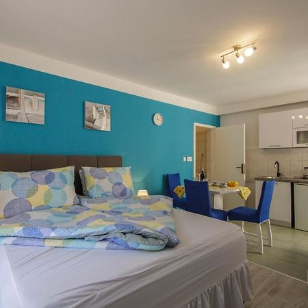 Apartment Filomena In The Center Komiža Esterno foto