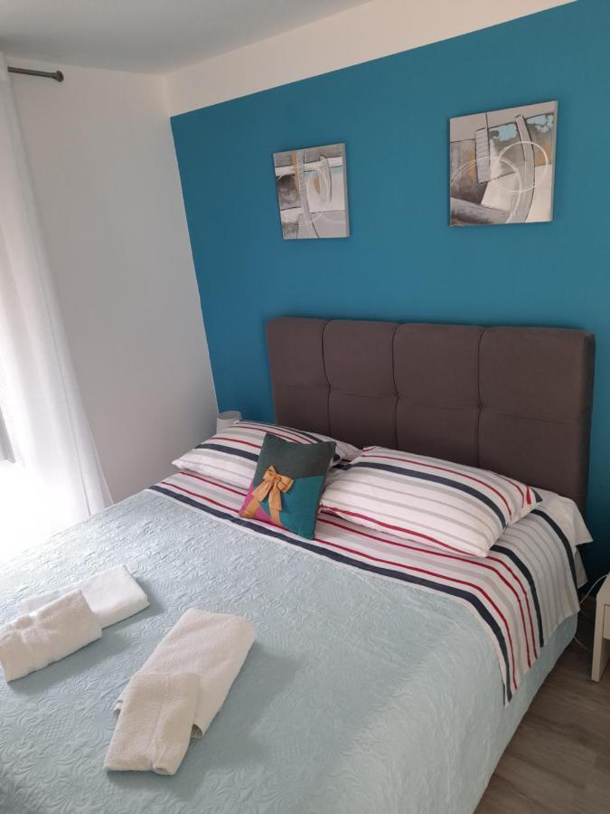 Apartment Filomena In The Center Komiža Esterno foto